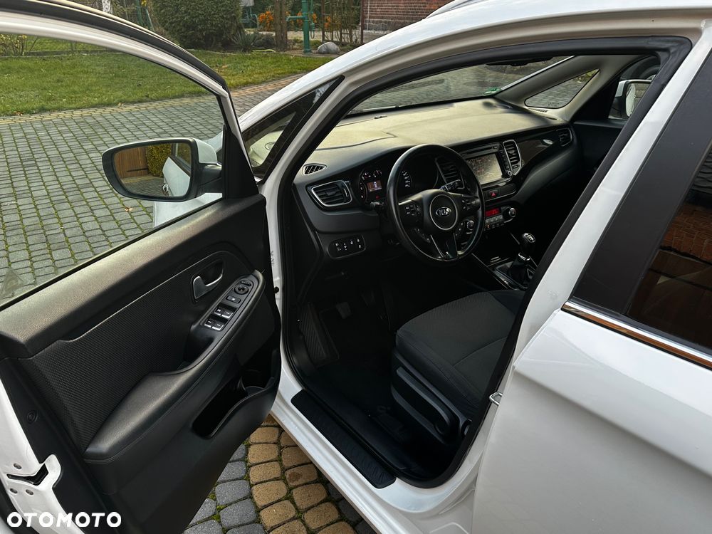 Kia Carens - 16