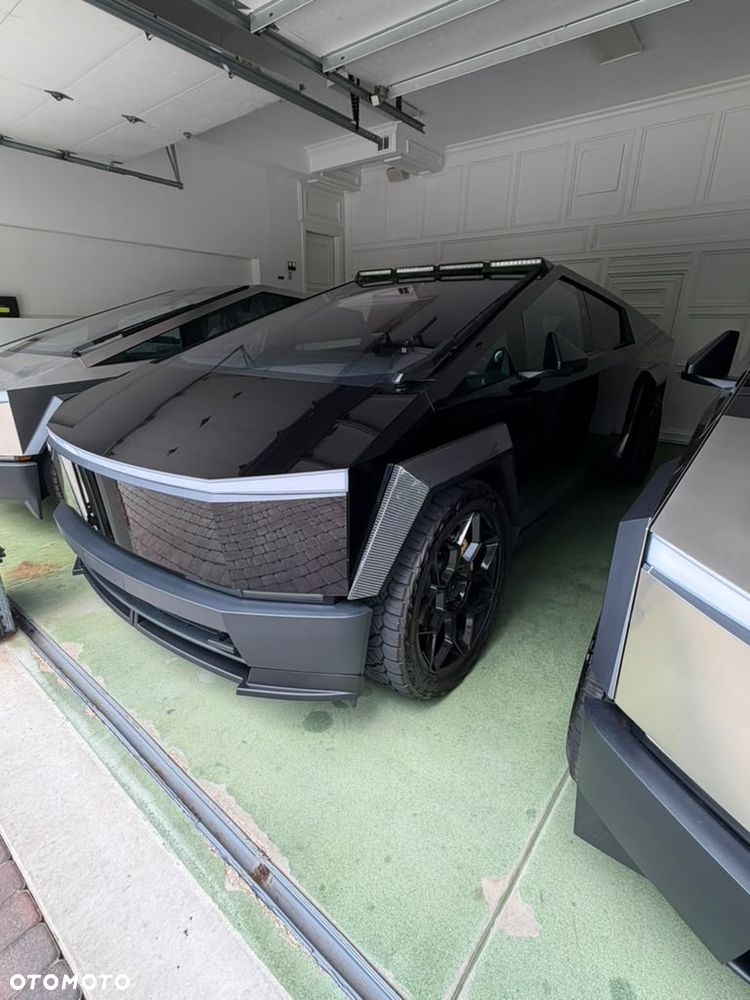 Tesla Cybertruck - 8