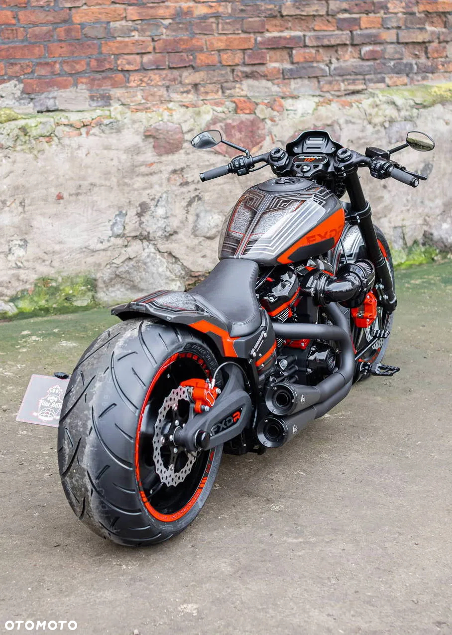 Harley-Davidson Softail FXDR - 12
