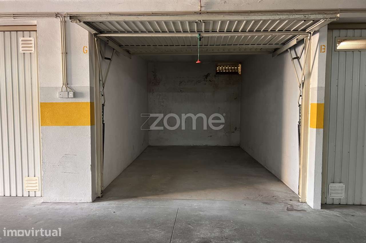 Estacionamento fechado para arrendamento junto ao Hospital de S. João - Grande imagem: 5/16