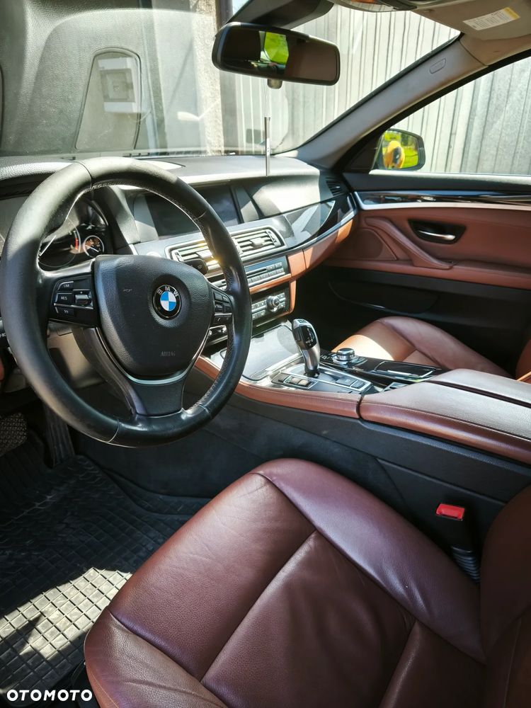 BMW Seria 5 525d Touring - 25