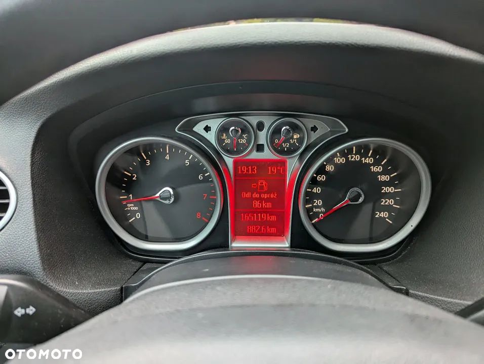 Ford Focus 1.6 16V Ghia - 10