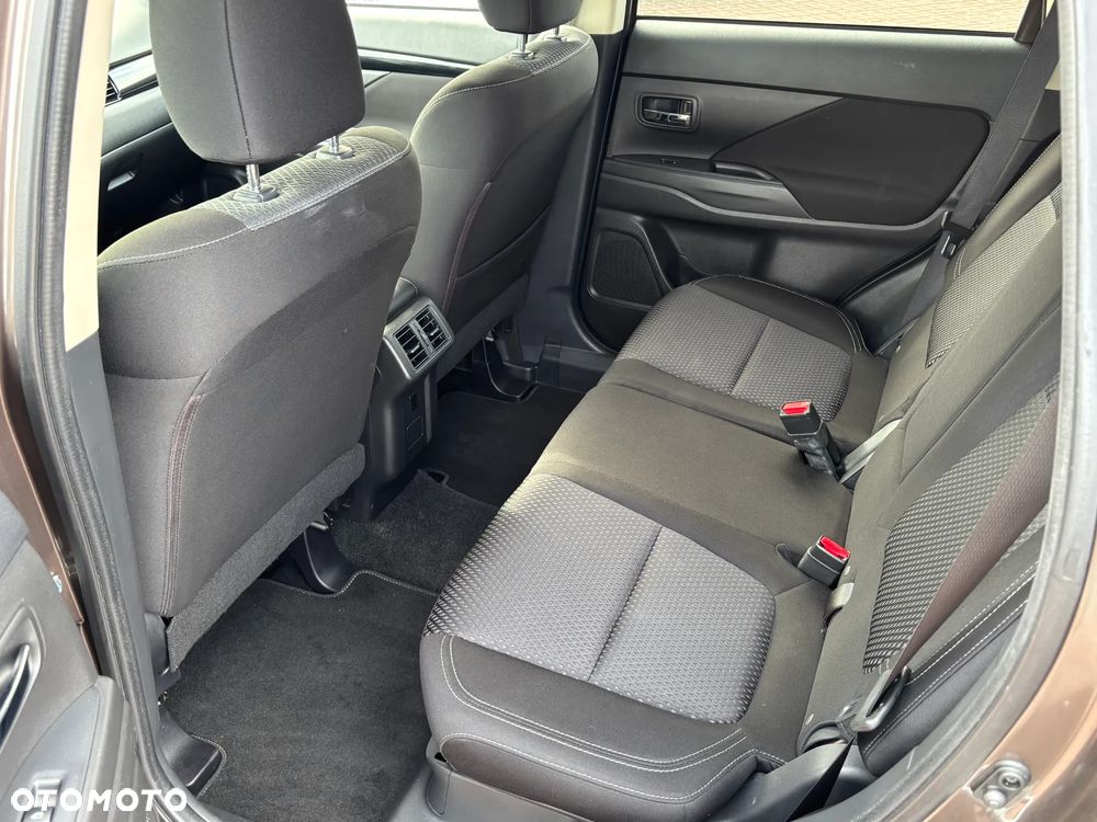Mitsubishi Outlander 2.0 2WD CVT Active+ - 17