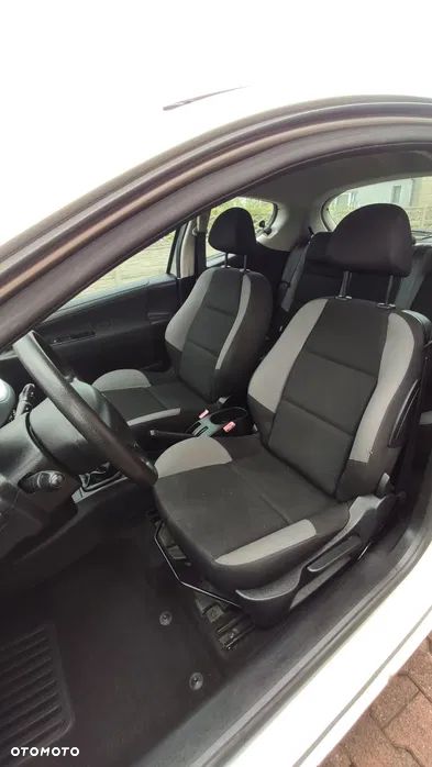 Peugeot 207 - 8