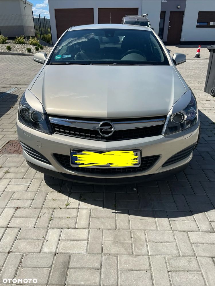 Opel Astra III GTC 1.8 Cosmo - 3