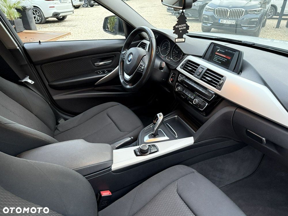 BMW Seria 3 318i GPF - 31