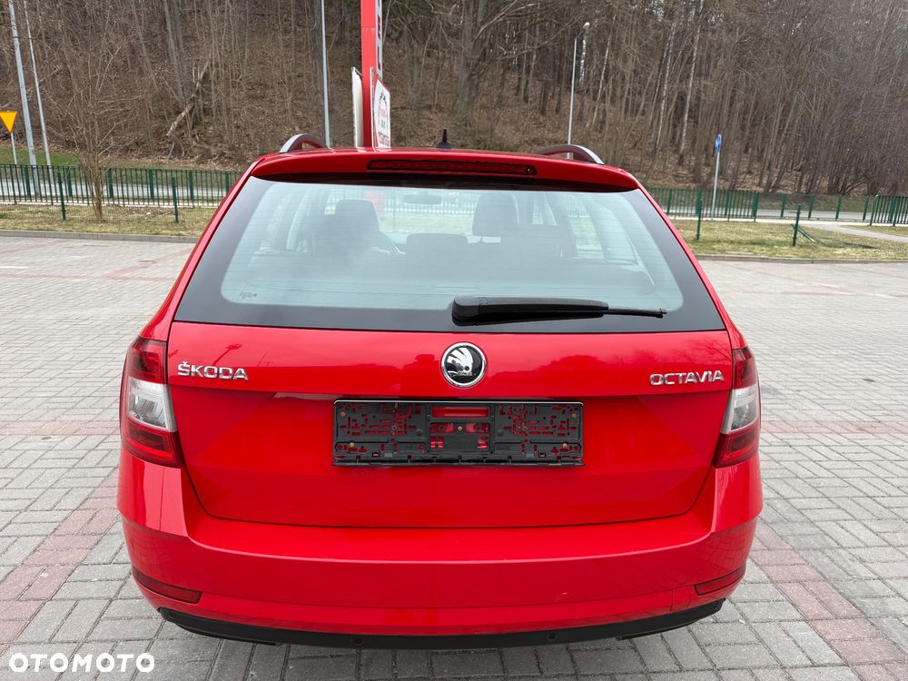 Skoda Octavia 1.6 TDI DSG Ambition - 8