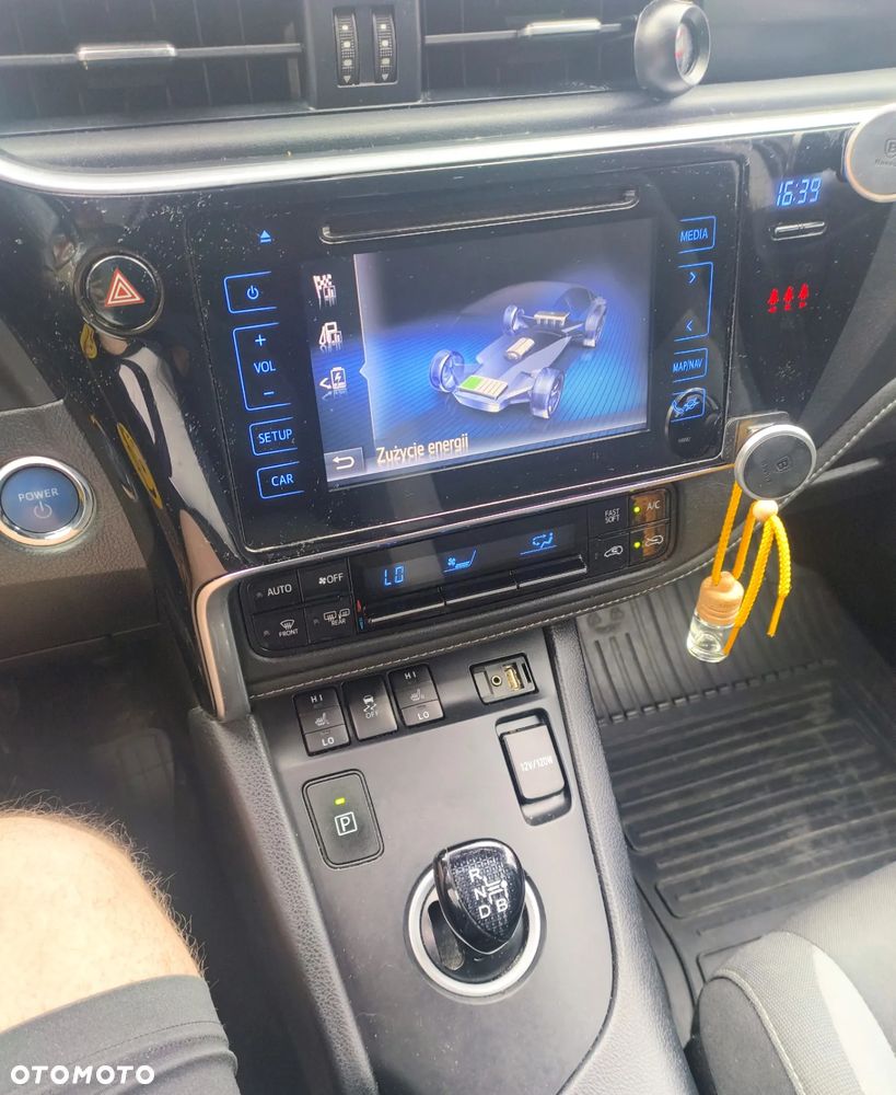 Toyota Auris Hybrid 135 Prestige - 15