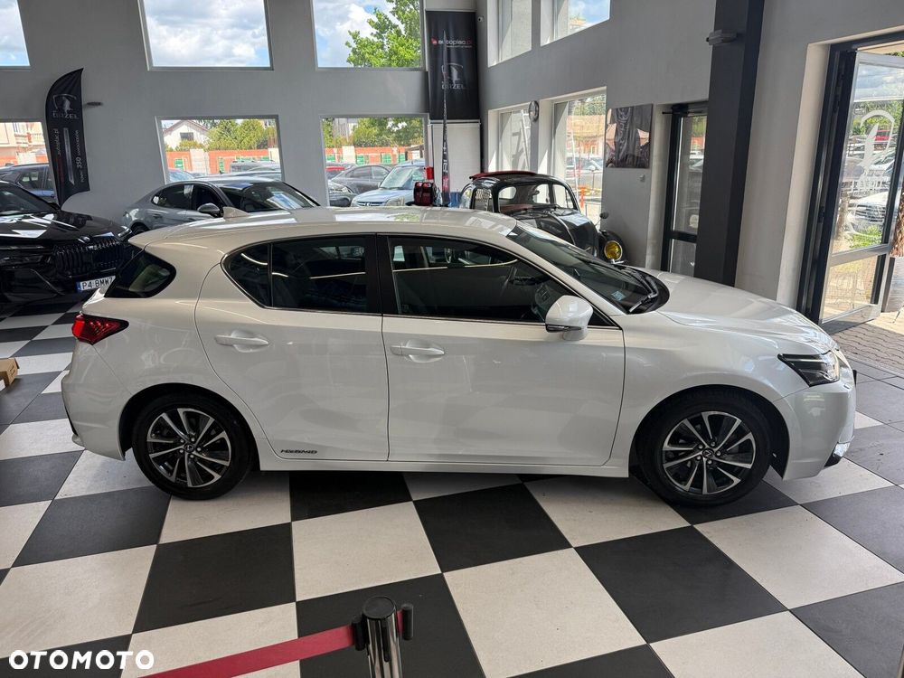 Lexus CT - 4