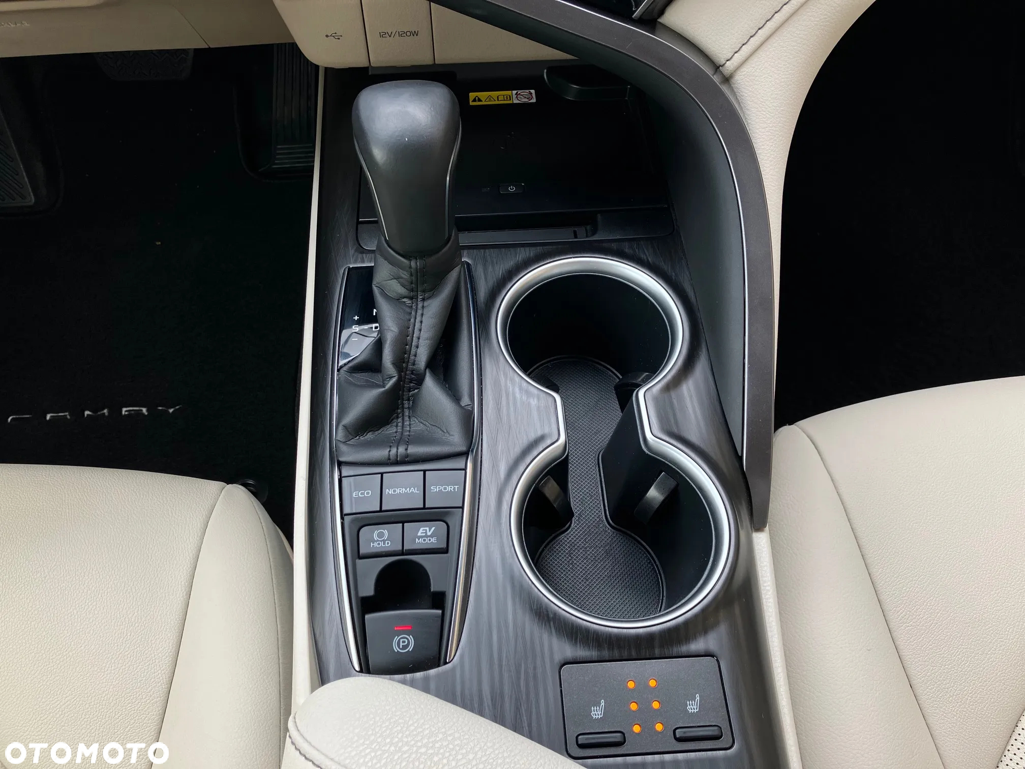 Toyota Camry 2.5 Hybrid Executive CVT - 31