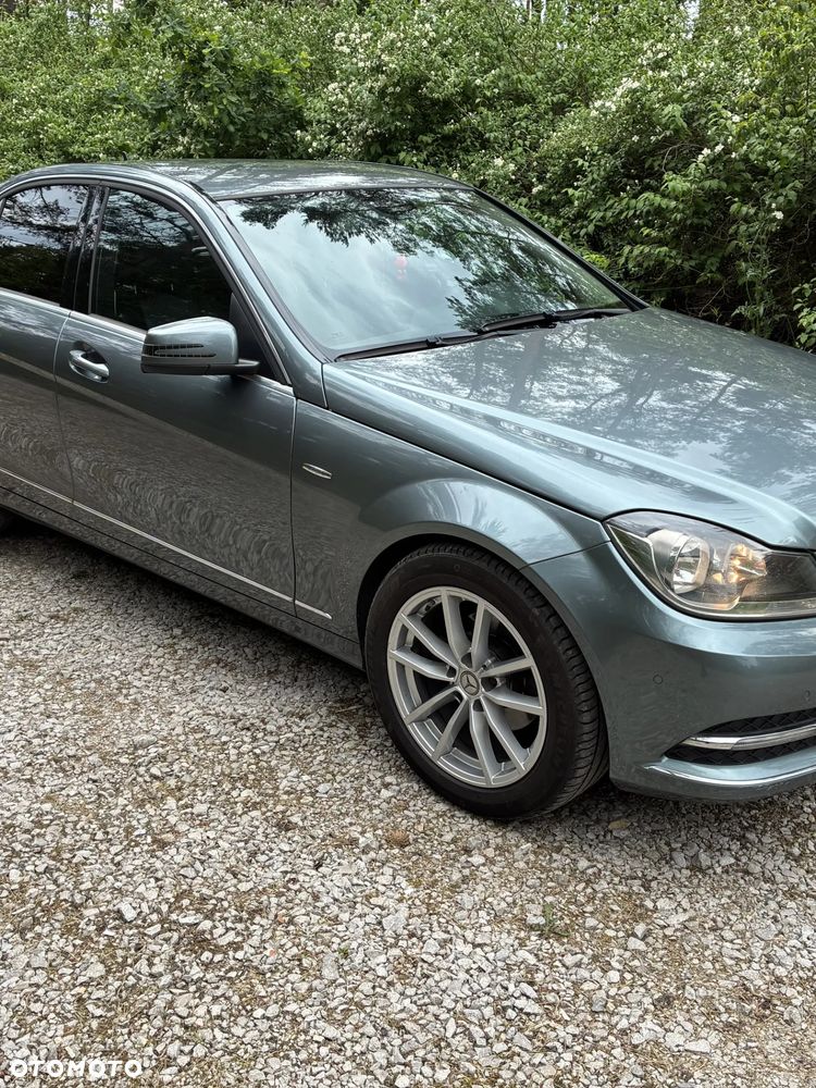 Mercedes-Benz Klasa C 180 CGI BlueEFFICIENCY Avantgarde - 3