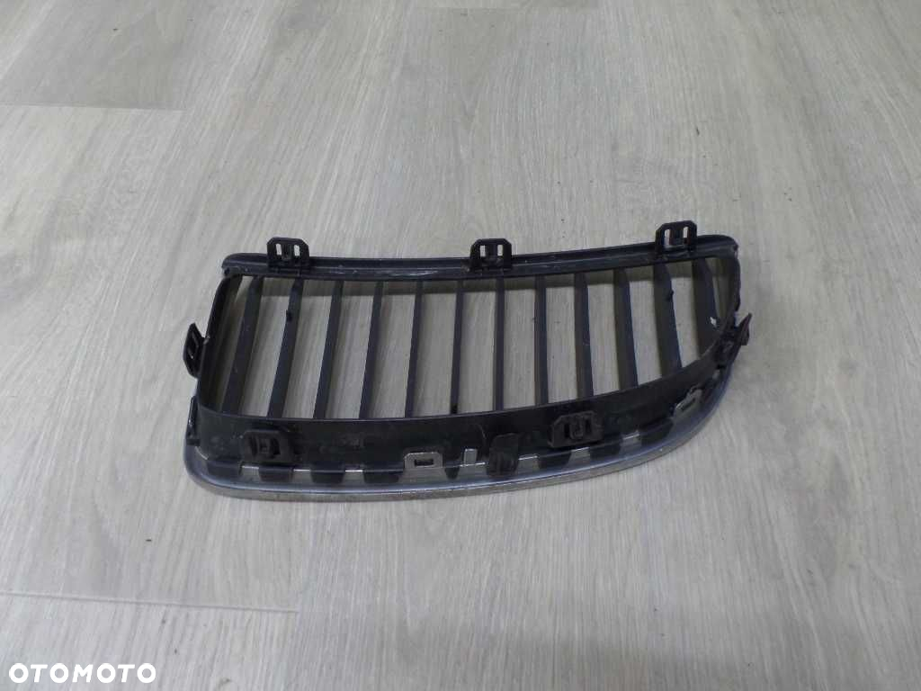 BMW 3 E90 GRILL ATRAPA NERKA ZDERZAKA PRAWA 7120008 04-08 - 4