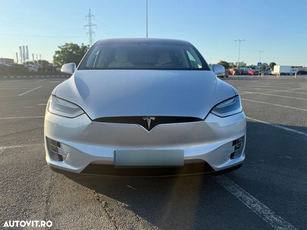 Tesla Model X - 6