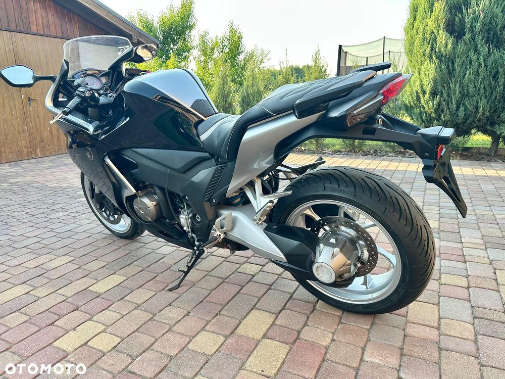 Honda VFR - 8