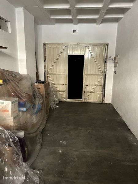 Box fechada com 21,5 m² para arrendamento | Rua de Timor, Queluz - Grande imagem: 4/5