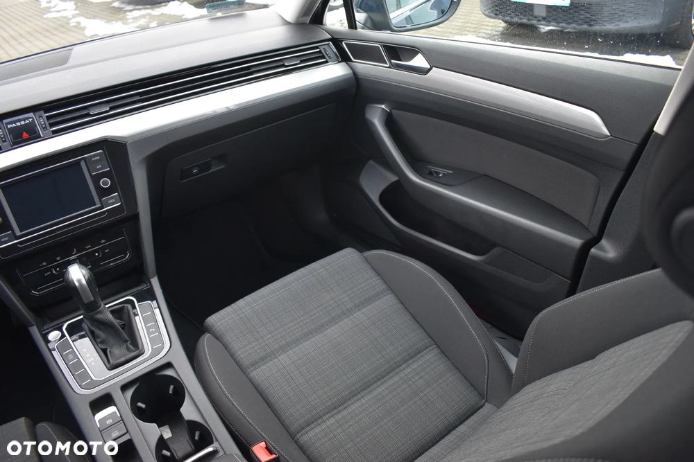 Volkswagen Passat Variant 2.0 TDI EVO Business DSG - 20