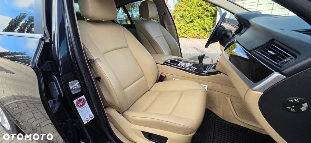 BMW Seria 5 525d - 38