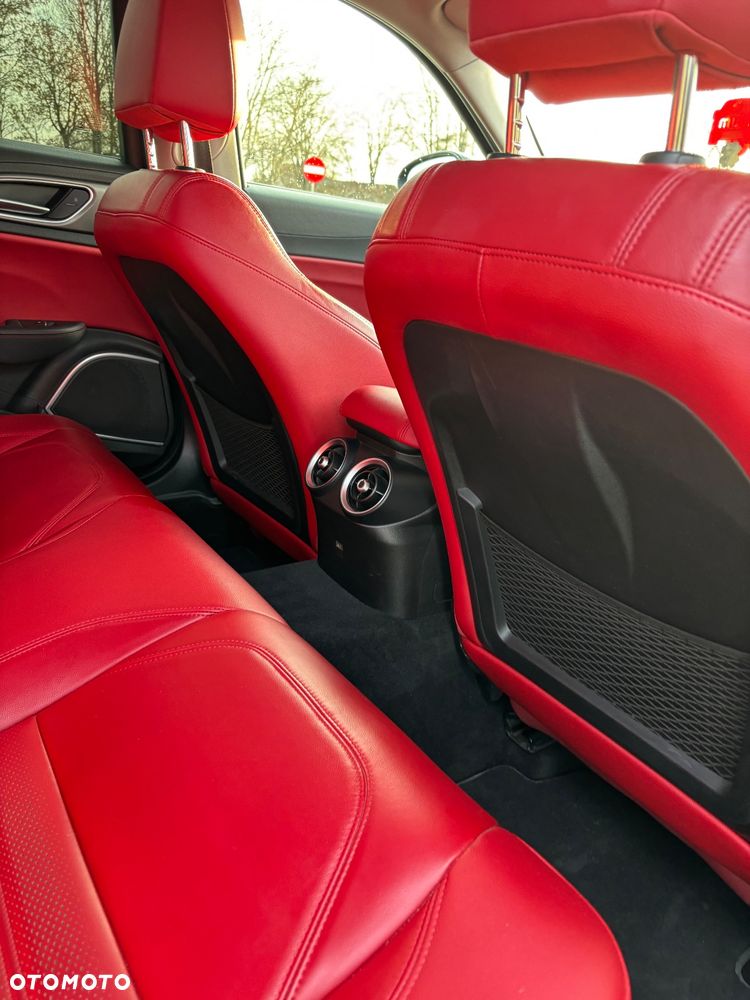 Alfa Romeo Giulia 2.0 Turbo 16V AT8 Veloce Ti - 21
