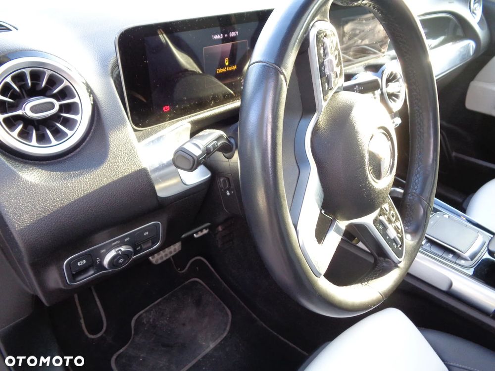 Mercedes-Benz GLB 250 4Matic 8G-DCT Special Edition - 10