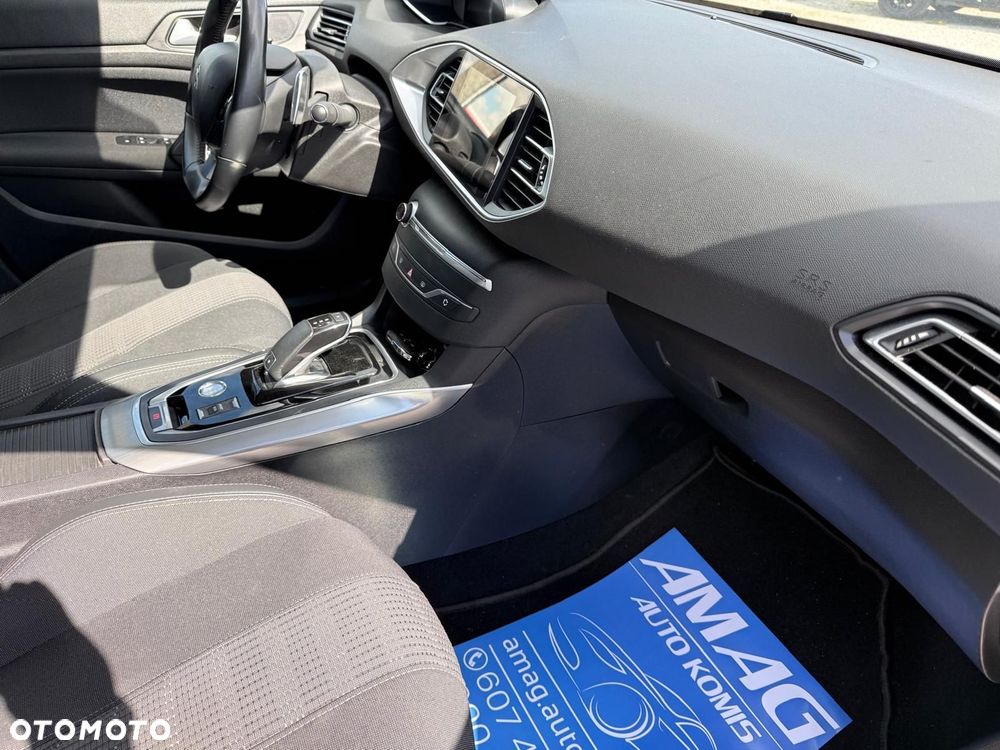 Peugeot 308 1.5 BlueHDi Allure S&S EAT8 - 17
