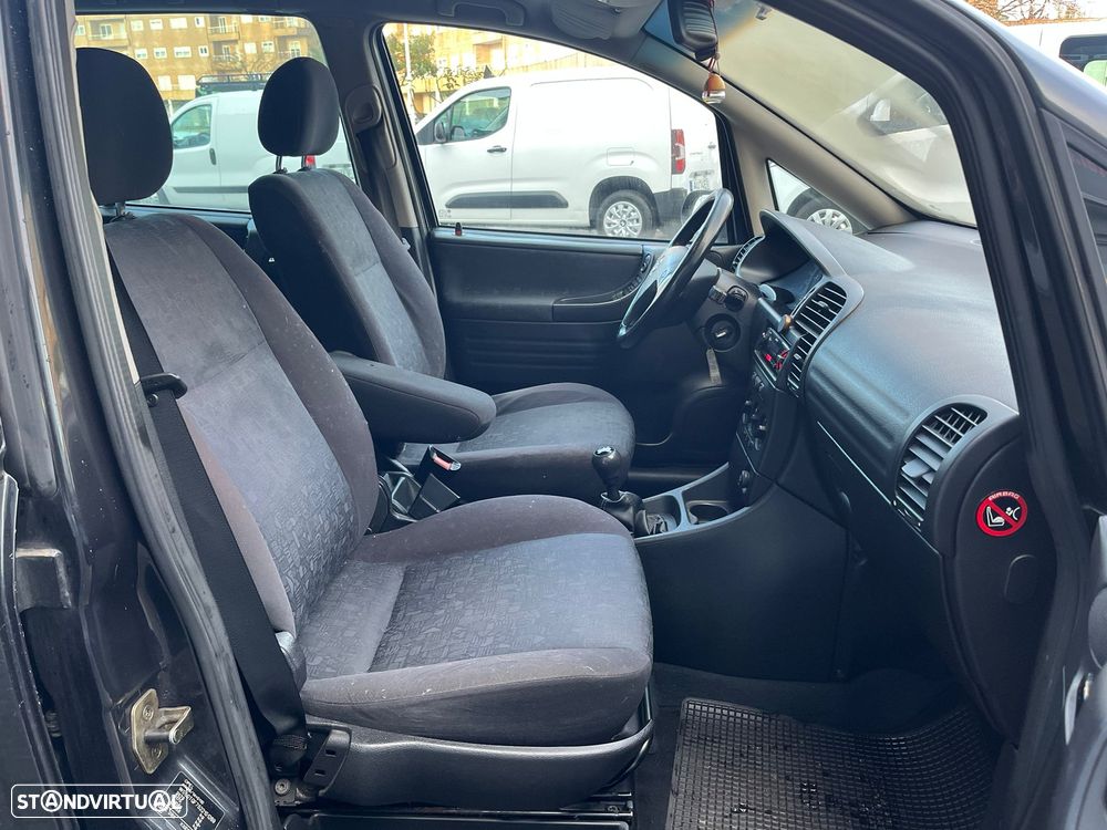 Opel Zafira - 27