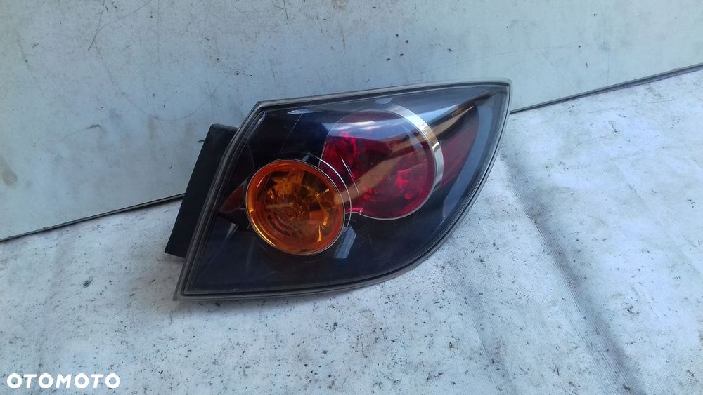 LAMPA PRAWY TYŁ TYLNA MAZDA 3 BK HB 03-
