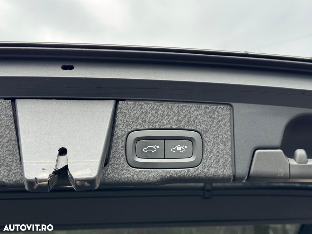 Volvo XC 60 B4 D AWD Geartronic RDesign - 29