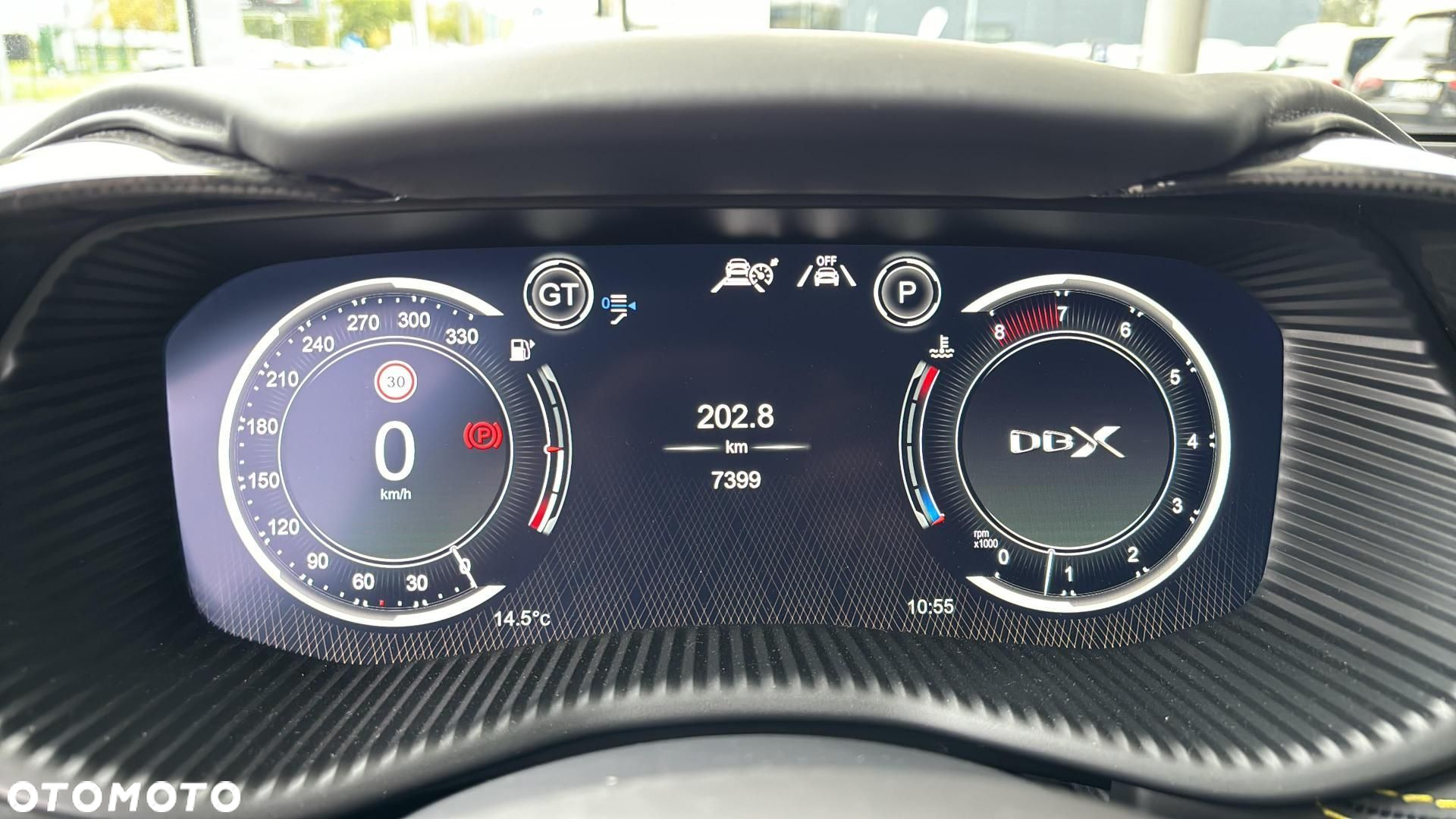 Aston Martin DBX - 12