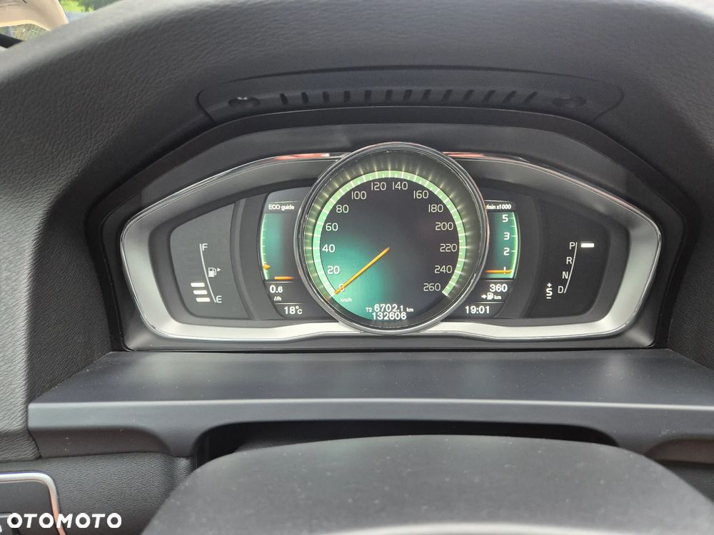 Volvo V60 D4 Drive-E R-Design Momentum - 23