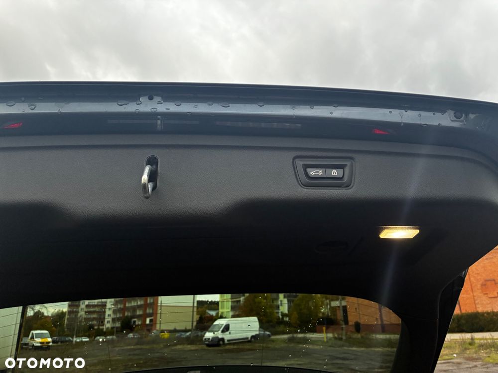 BMW Seria 3 320d xDrive M Sport - 8