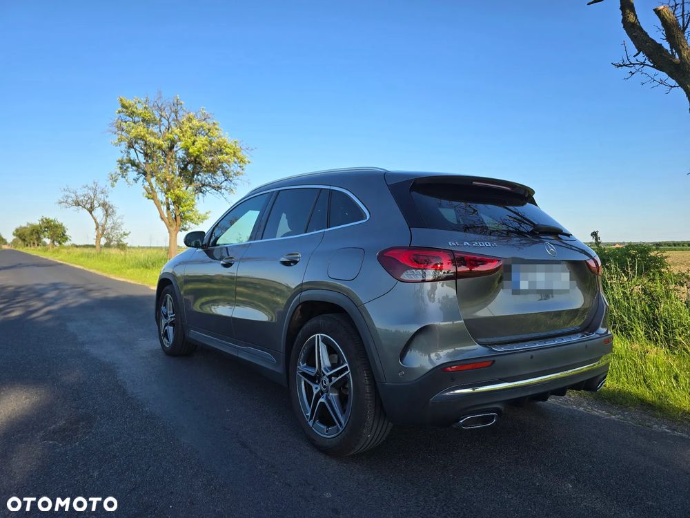 Mercedes-Benz GLA 200 d - 2