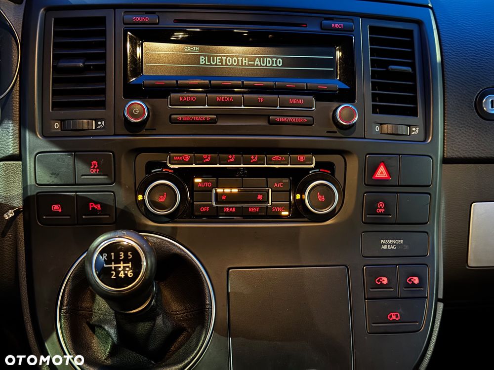 Volkswagen Multivan - 8