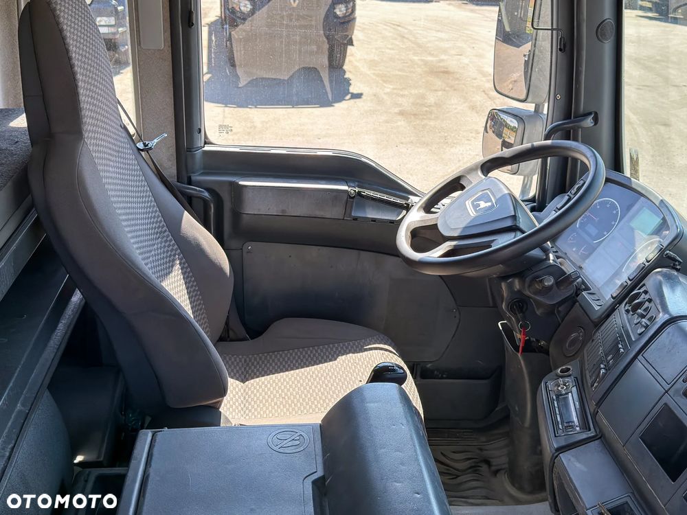 MAN TGA 41.430 * Skrzynia 6,90 m + HIAB 700 E-6 + PILOT / 8x4 - 13