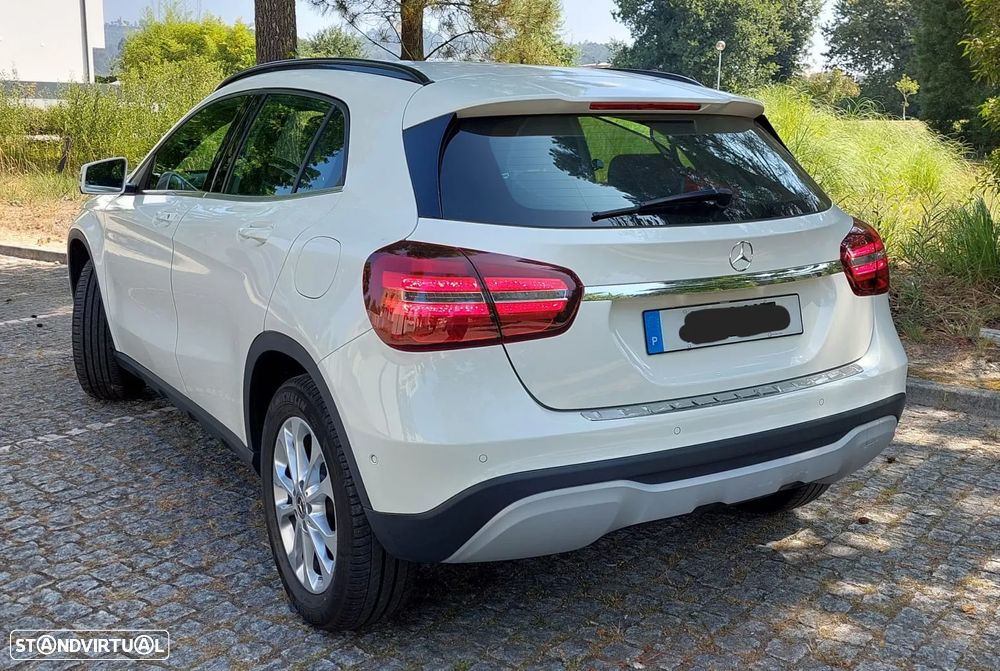 Mercedes-Benz GLA 180 - 4