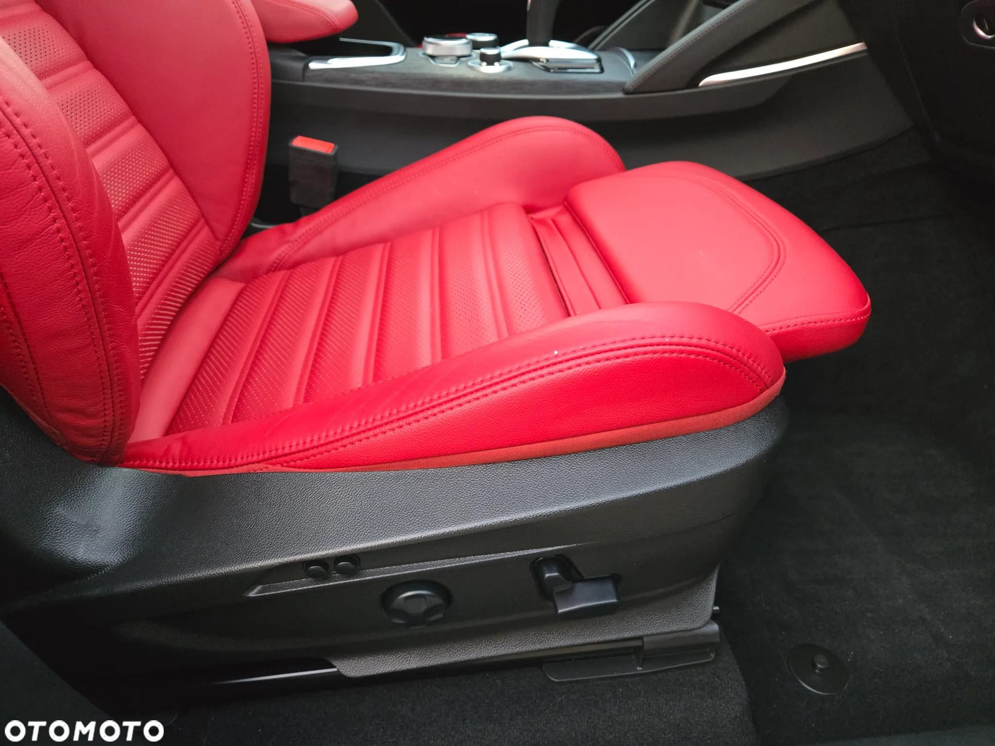 Alfa Romeo Stelvio 2.0 Turbo 16V AT8-Q4 Veloce Ti - 23