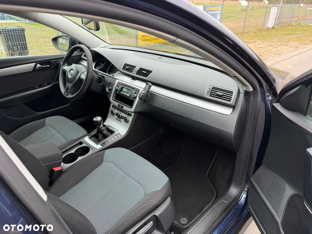 Volkswagen Passat - 4
