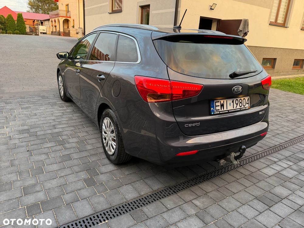 Kia Ceed 1.6 GDI Dream Team Edition - 12