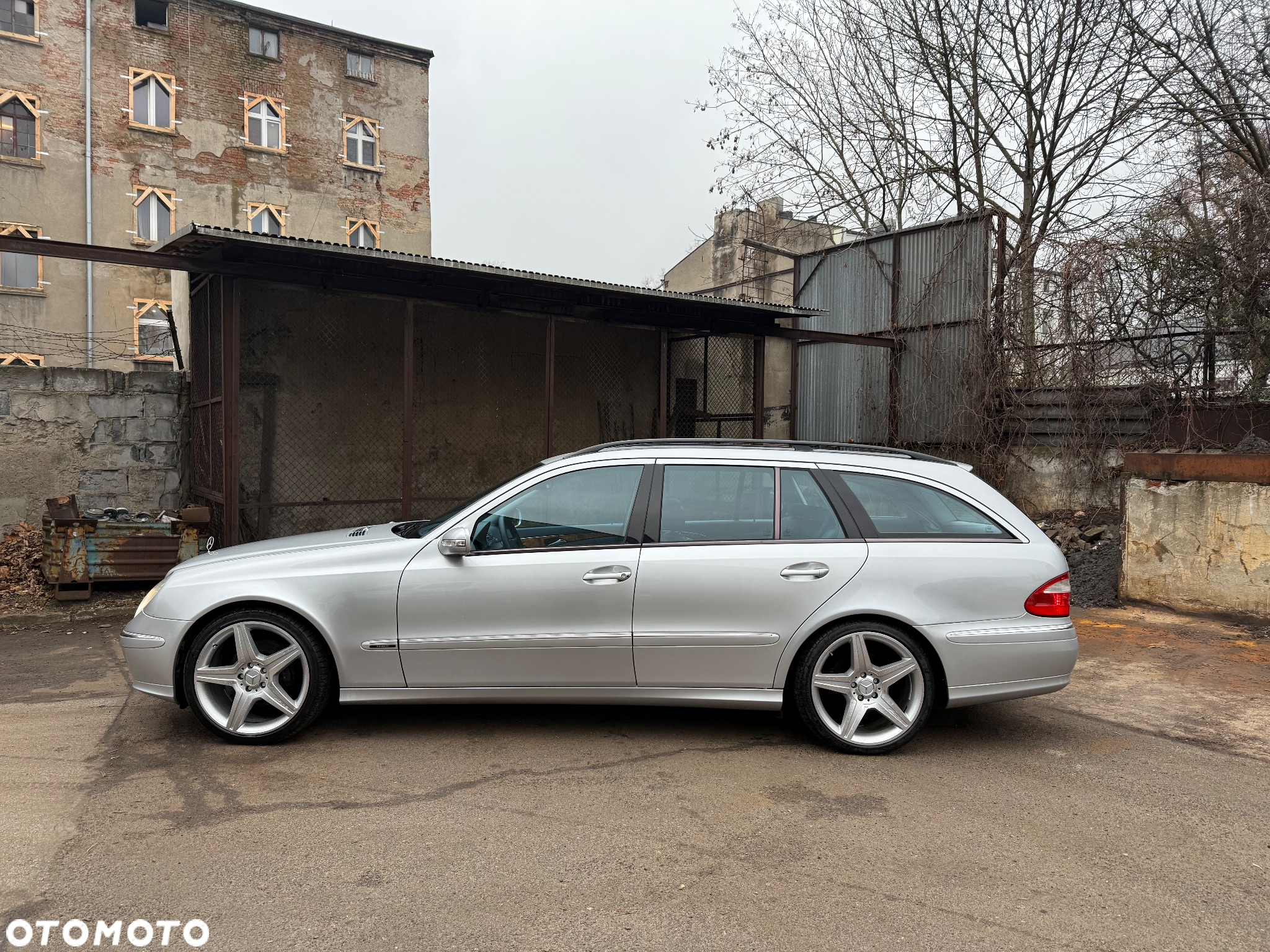 Mercedes-Benz Klasa E 320 T CDI Avantgarde DPF Sport Edition - 3