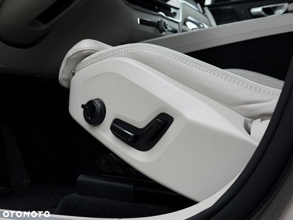 Volvo XC 60 - 21