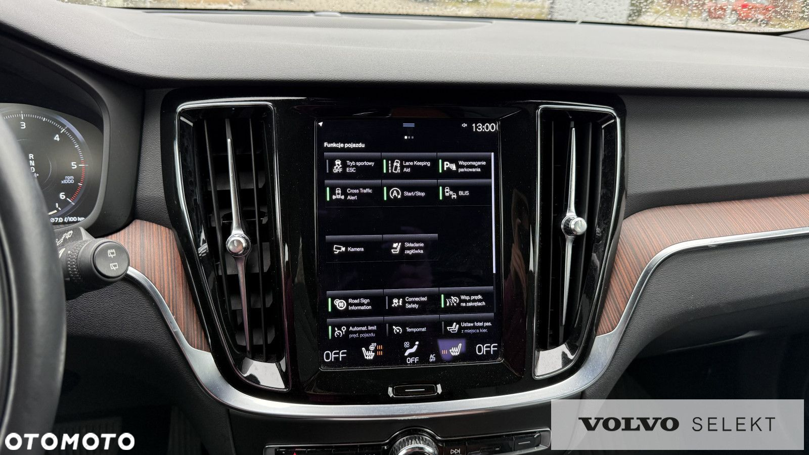Volvo V60 Cross Country - 32
