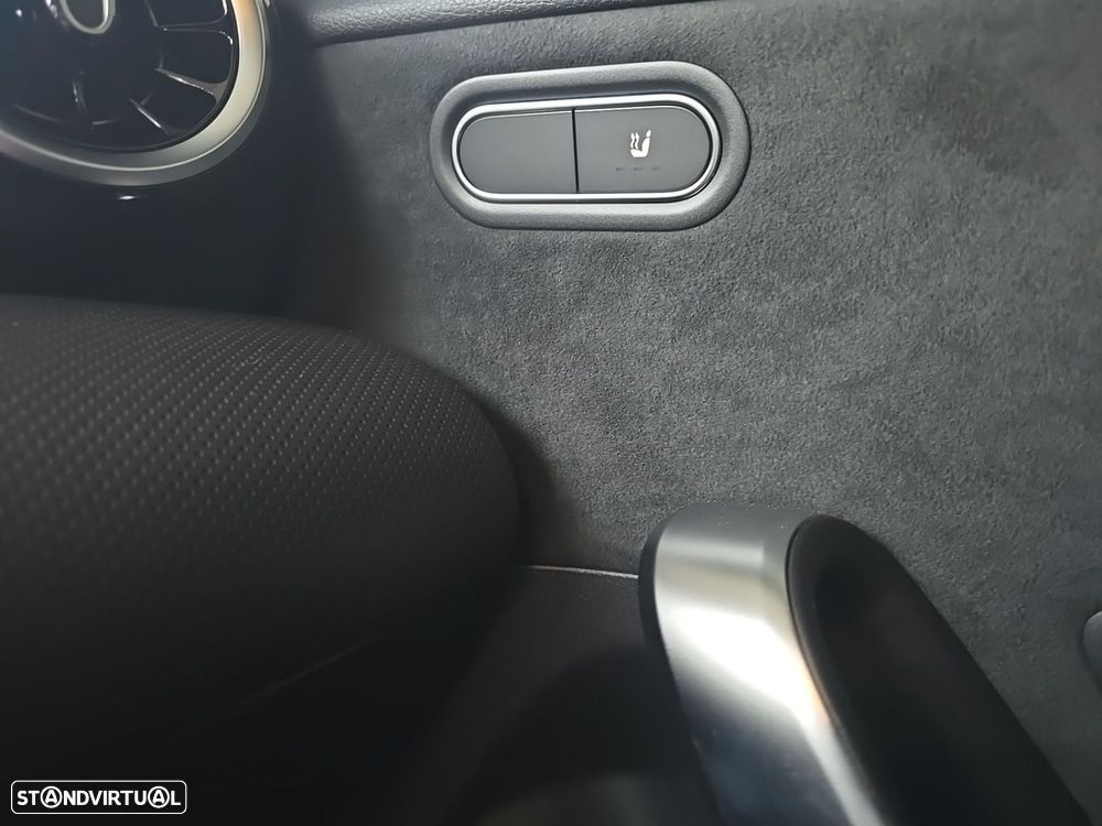 Mercedes-Benz A 180 d — fotografia 15