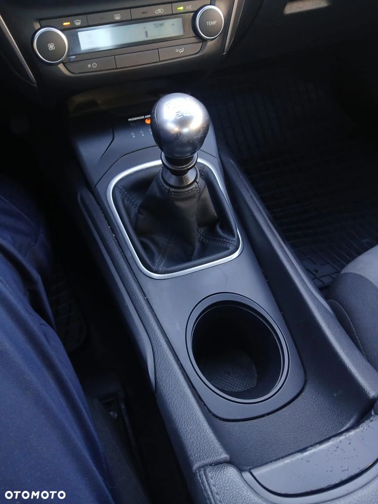 Toyota Avensis 1.6 Active - 7