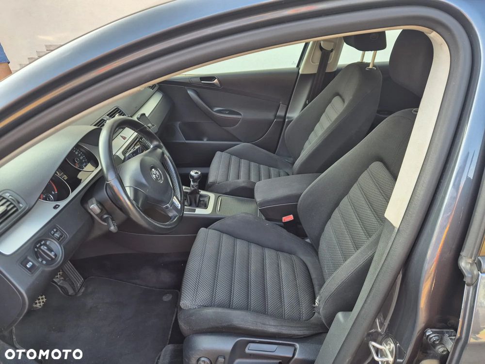 Volkswagen Passat - 22