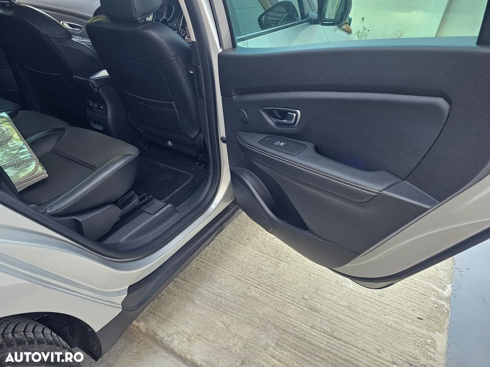 Renault Grand Scenic - 12