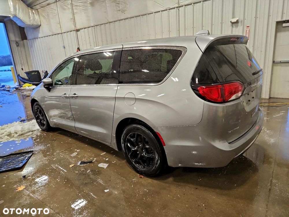 Chrysler Pacifica - 3