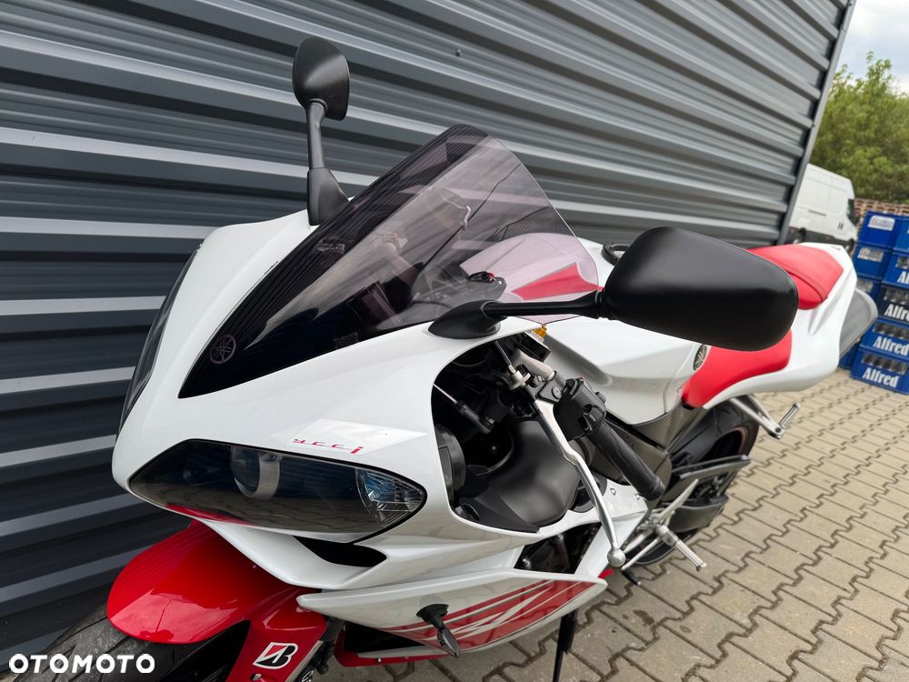 Yamaha R1 - 10