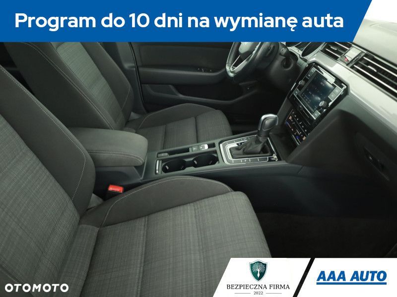 Volkswagen Passat - 9
