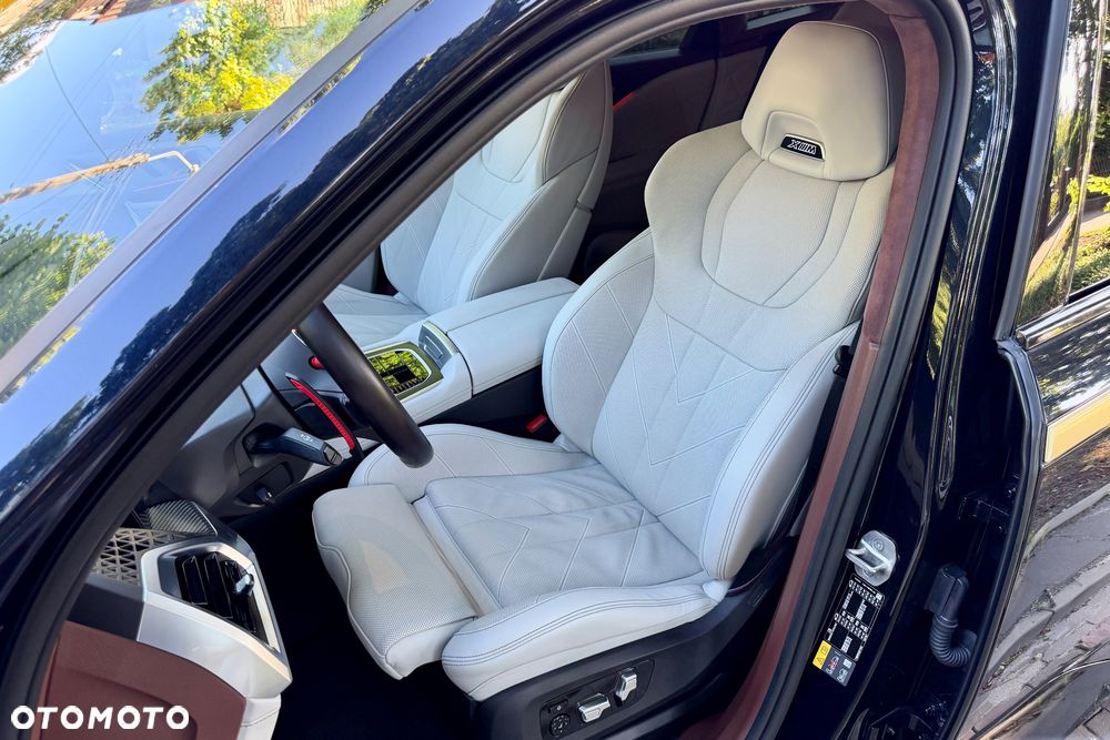 BMW XM - 13