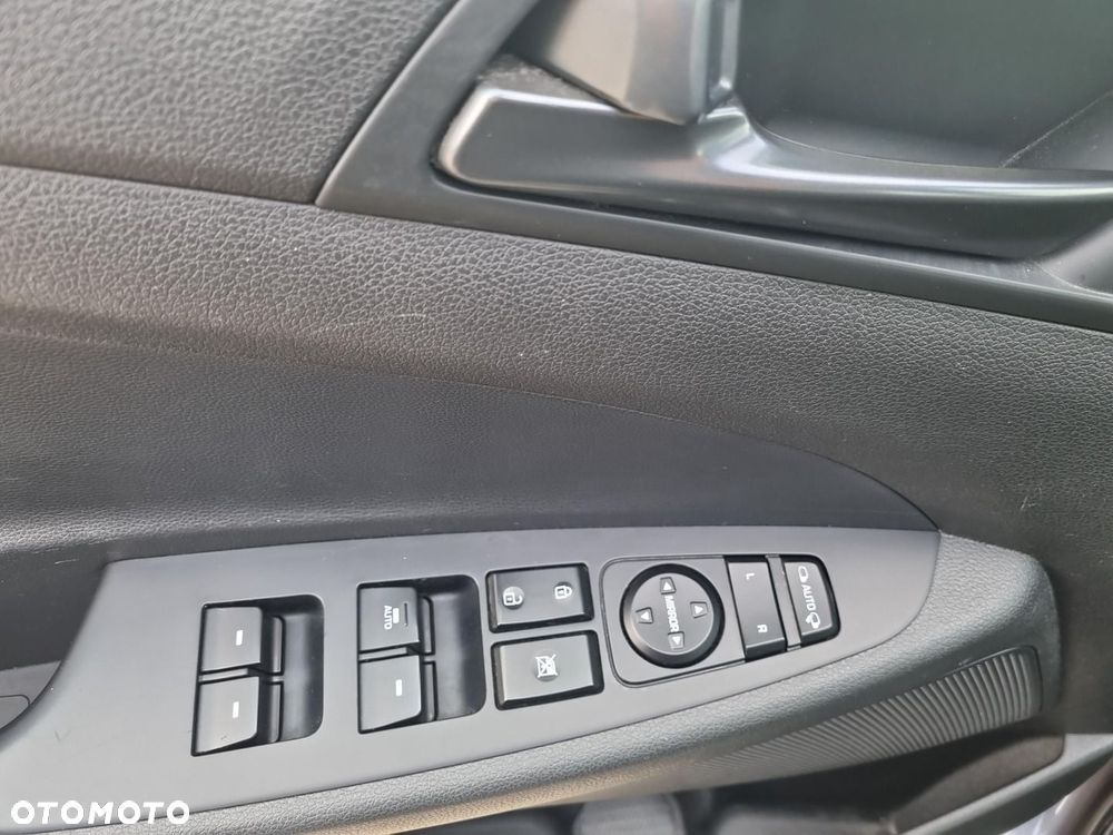 Hyundai Tucson 1.6 GDI BlueDrive Style 2WD - 19