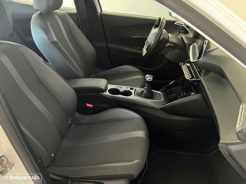 Peugeot 2008 1.2 PureTech Allure - 22